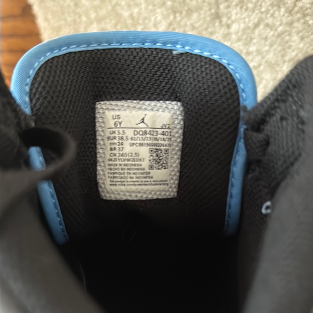 Jordan 1 Mid University Blue Size 6Y